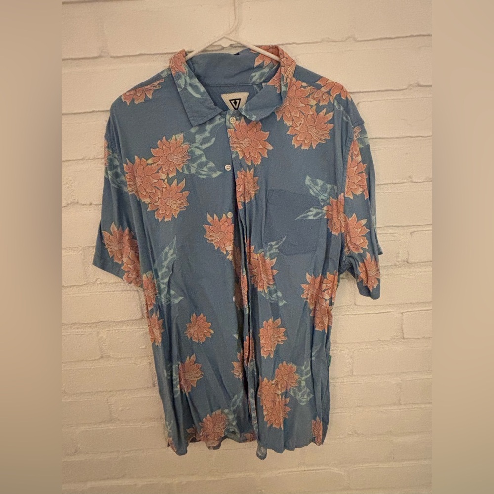 VISSLA Blue and Peach Floral Shirt Men’s XXL